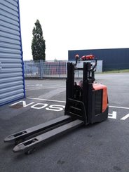 Gerbeur porté debout BT Spe 200 - 1