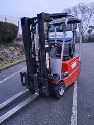 Chariot élévateur frontal 3 roues BT C3E 180 - 1