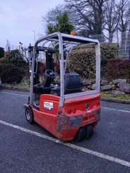 Chariot élévateur frontal 3 roues BT C3E 180 - 1