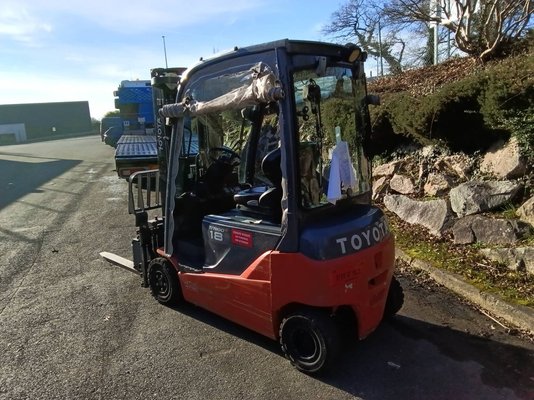 Chariot élévateur électrique BT 8FBMT18 - 1